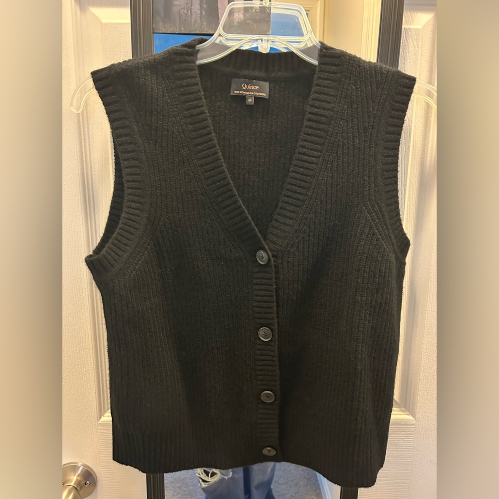 Quince Mongolian Cashmere Black Button-Up Knit Vest BNWOT size Medium - Picture 3 of 5